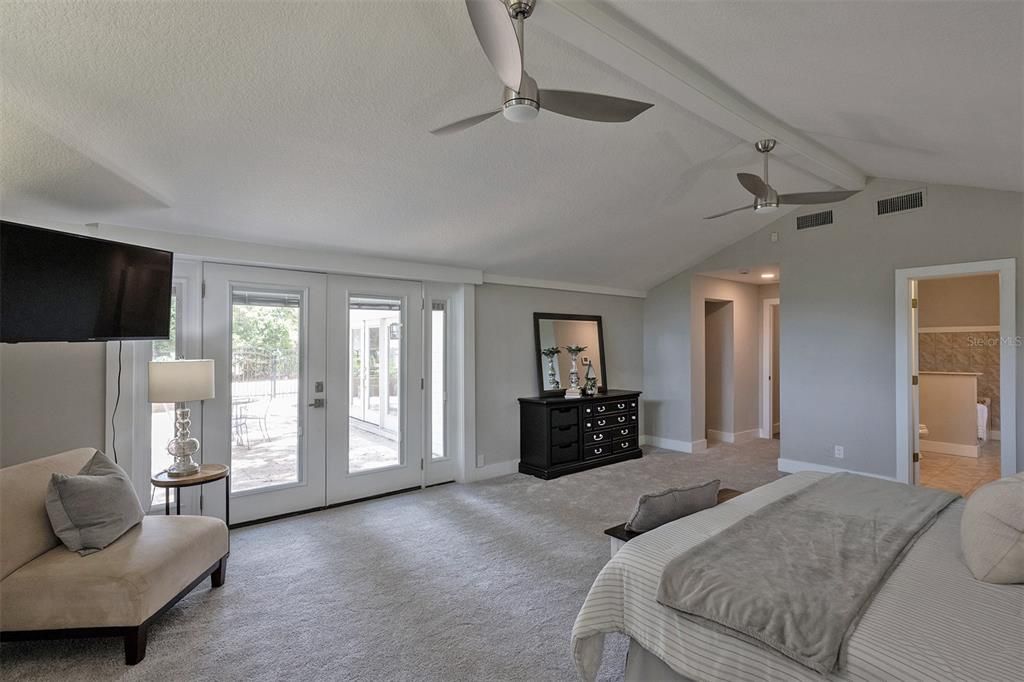 Activo con contrato: $775,000 (3 camas, 3 baños, 3379 Pies cuadrados)