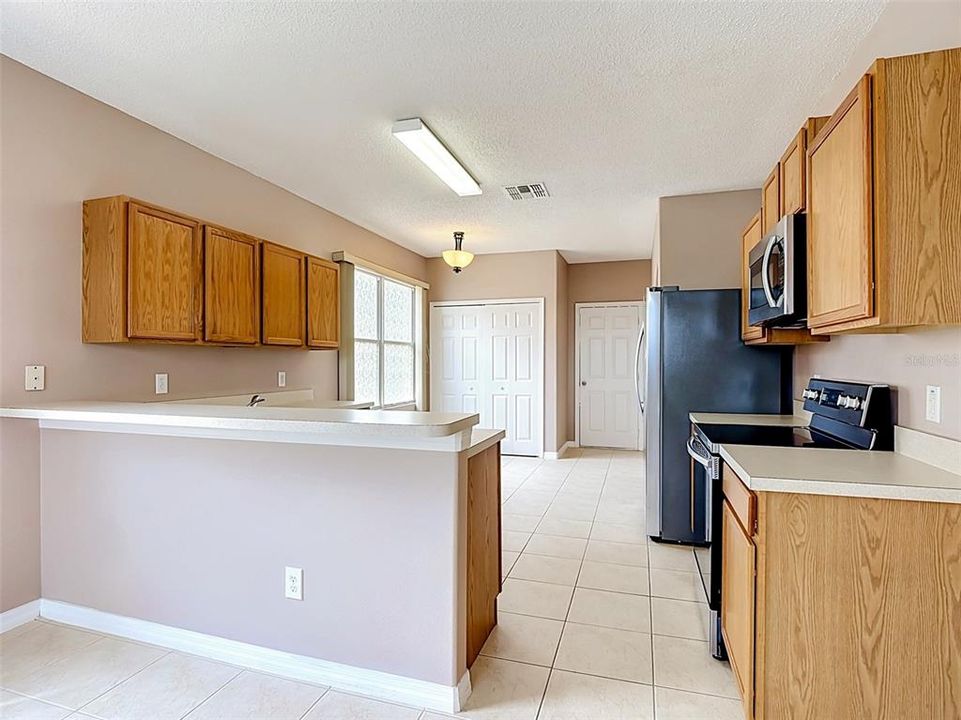 For Sale: $325,000 (3 beds, 2 baths, 1650 Square Feet)