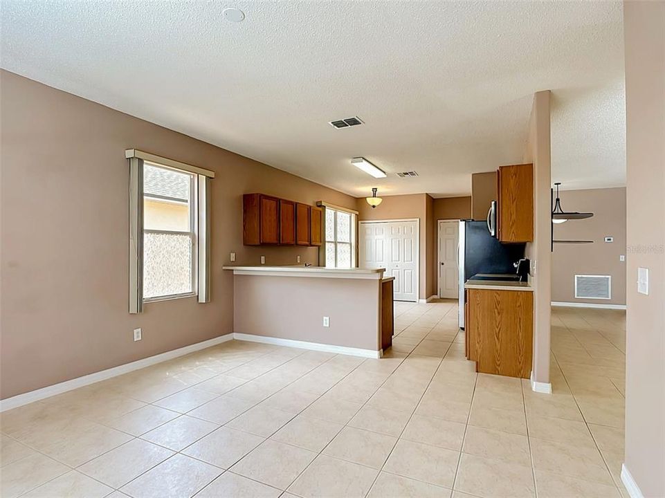 For Sale: $325,000 (3 beds, 2 baths, 1650 Square Feet)