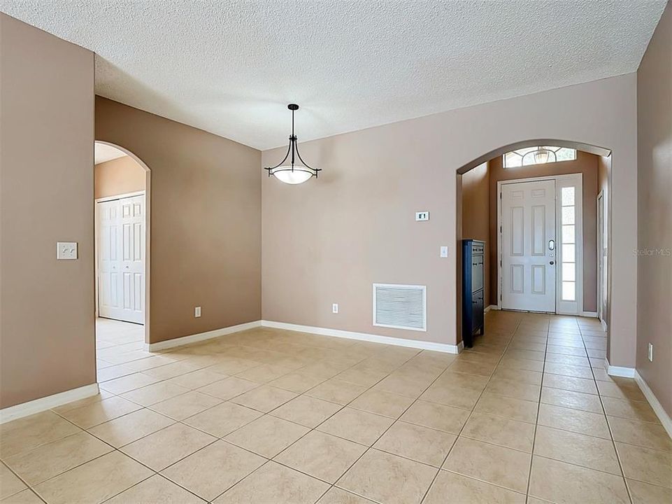 For Sale: $325,000 (3 beds, 2 baths, 1650 Square Feet)