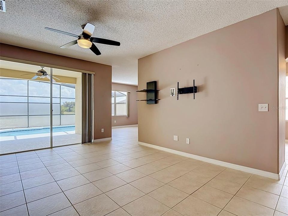 For Sale: $325,000 (3 beds, 2 baths, 1650 Square Feet)