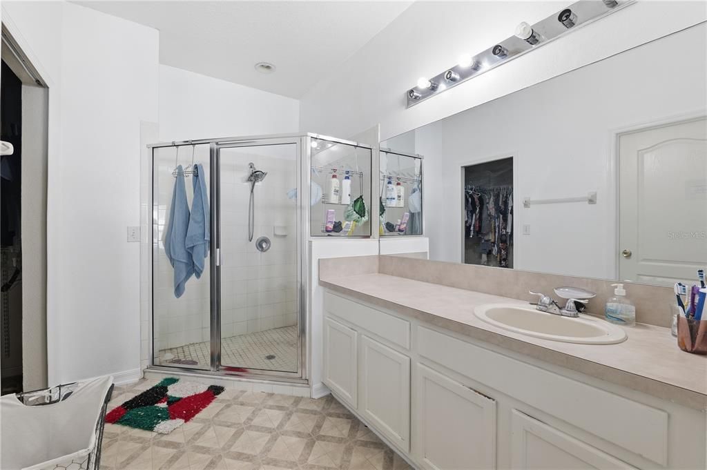 For Sale: $399,900 (3 beds, 2 baths, 1901 Square Feet)