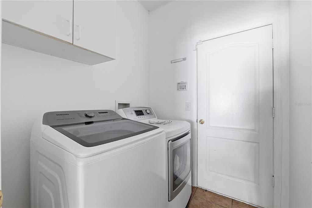 For Sale: $399,900 (3 beds, 2 baths, 1901 Square Feet)