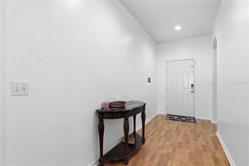 For Sale: $399,900 (3 beds, 2 baths, 1901 Square Feet)