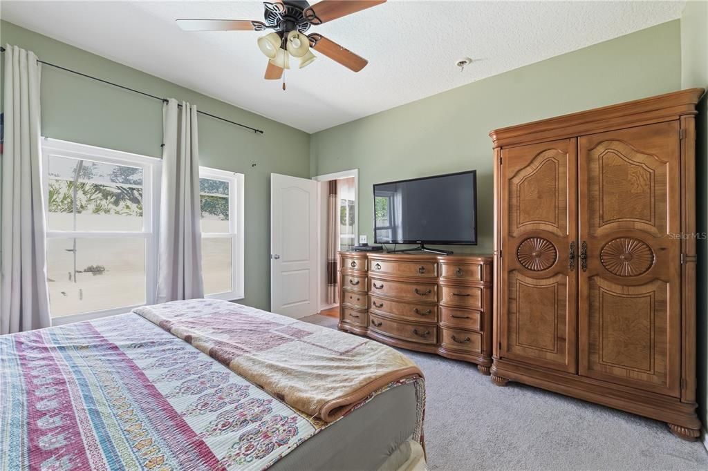 For Sale: $399,900 (3 beds, 2 baths, 1901 Square Feet)