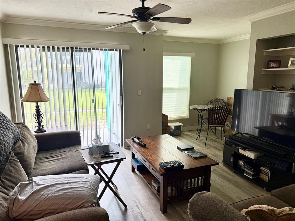 For Sale: $129,000 (1 beds, 1 baths, 705 Square Feet)