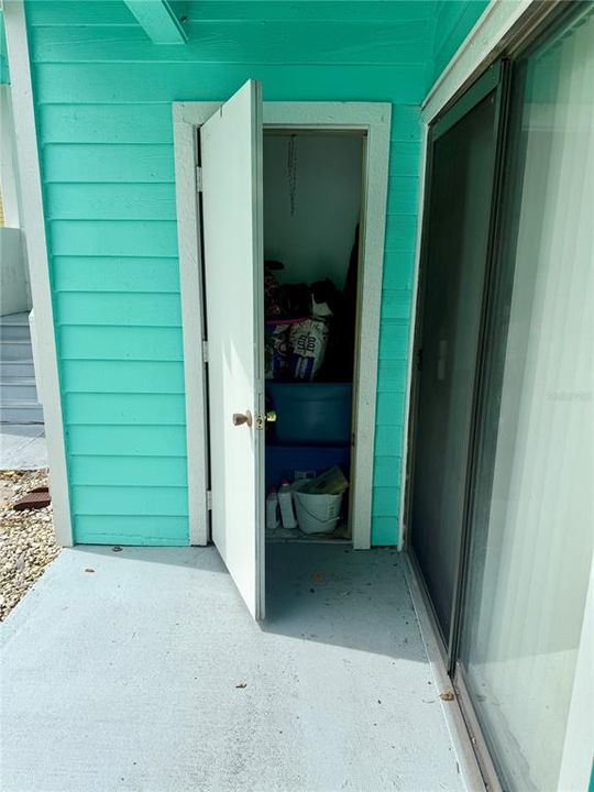 For Sale: $129,000 (1 beds, 1 baths, 705 Square Feet)
