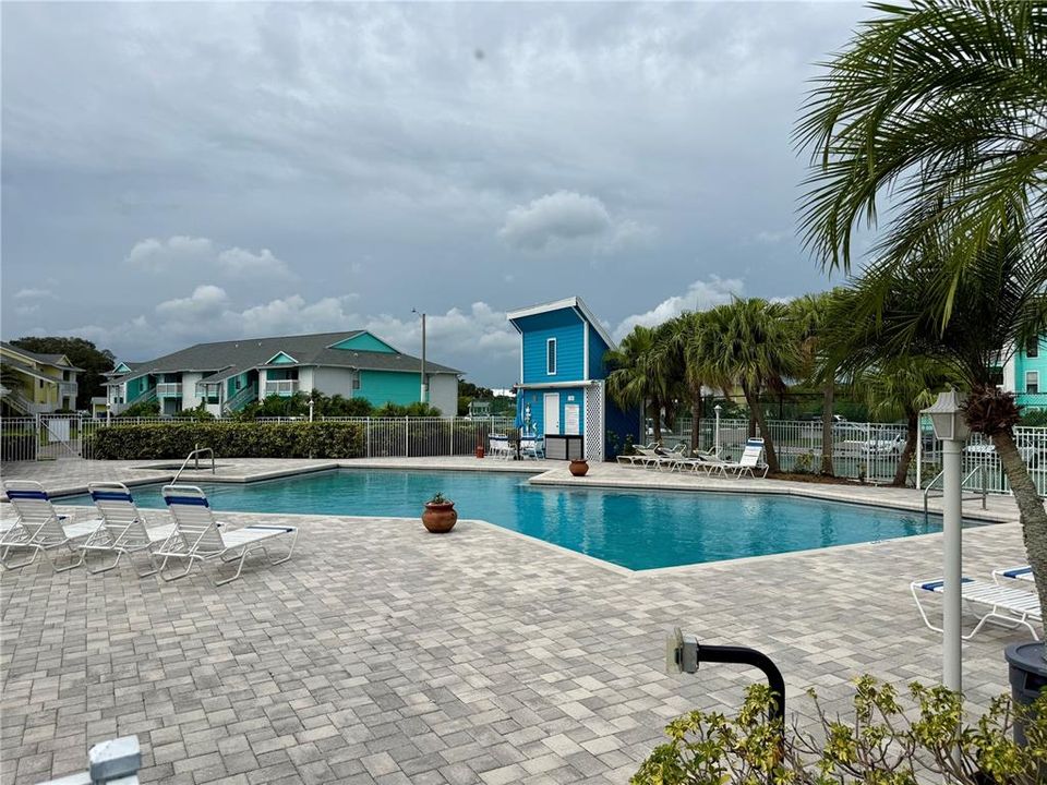 For Sale: $129,000 (1 beds, 1 baths, 705 Square Feet)
