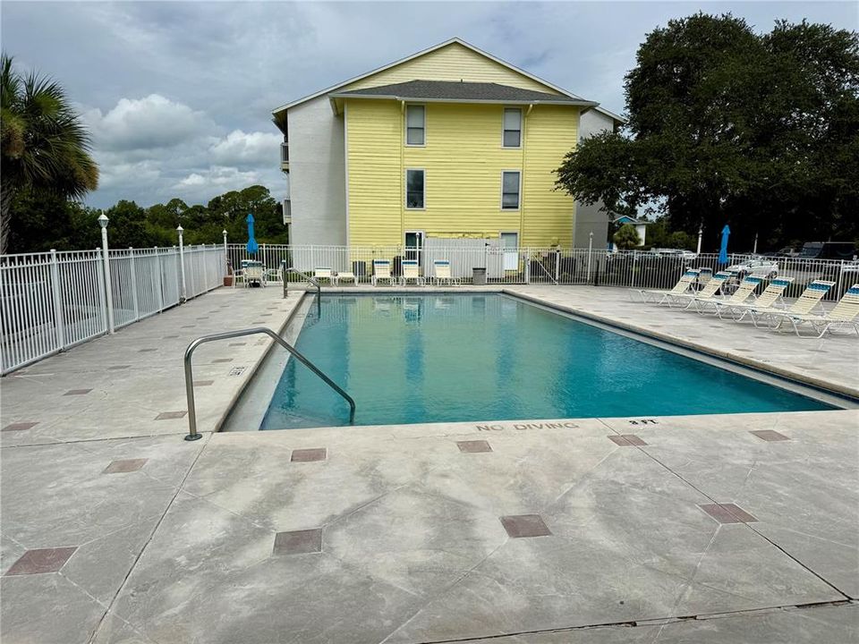 For Sale: $129,000 (1 beds, 1 baths, 705 Square Feet)
