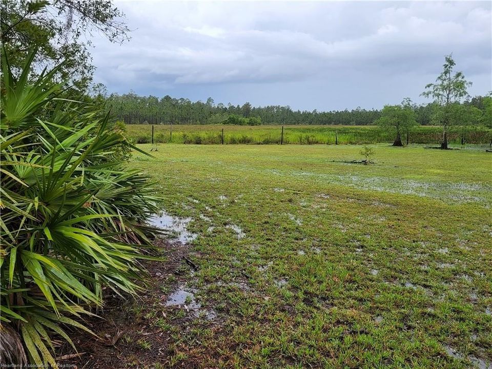 待售: $2,400,000 (120.00 acres)