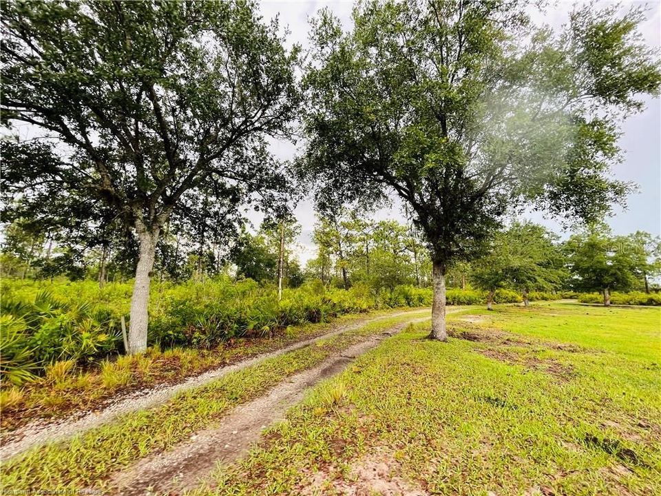 待售: $2,400,000 (120.00 acres)