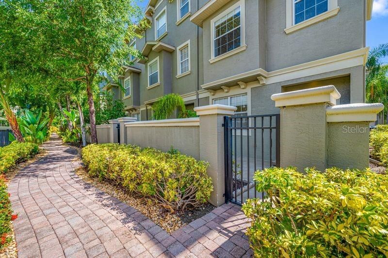 For Rent: $3,250 (3 beds, 2 baths, 1885 Square Feet)