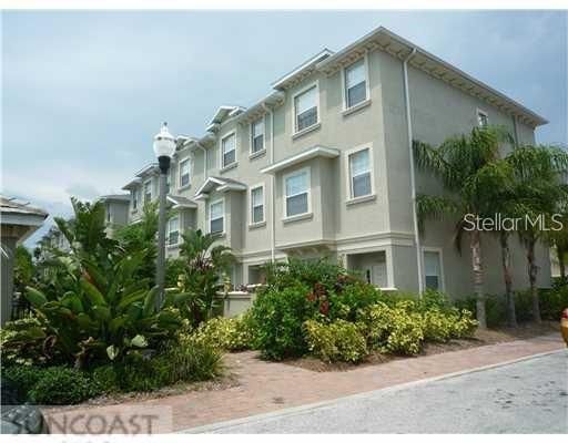 For Rent: $3,250 (3 beds, 2 baths, 1885 Square Feet)
