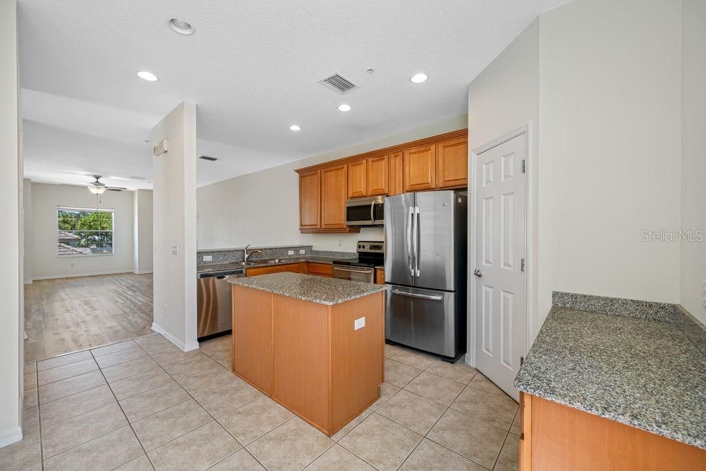 For Rent: $3,250 (3 beds, 2 baths, 1885 Square Feet)