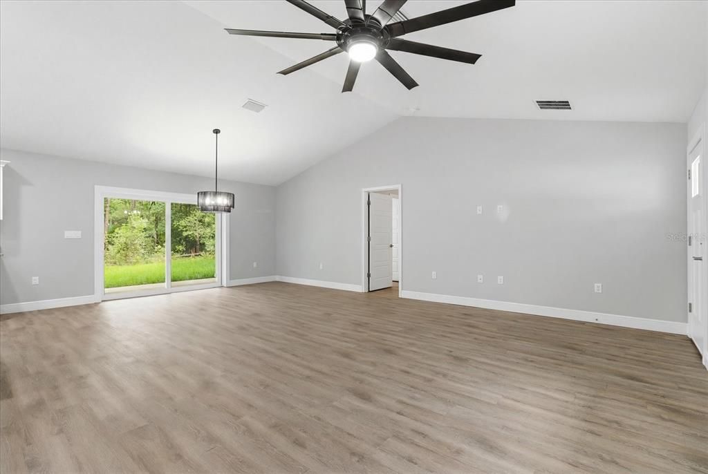 For Sale: $299,900 (3 beds, 2 baths, 1585 Square Feet)