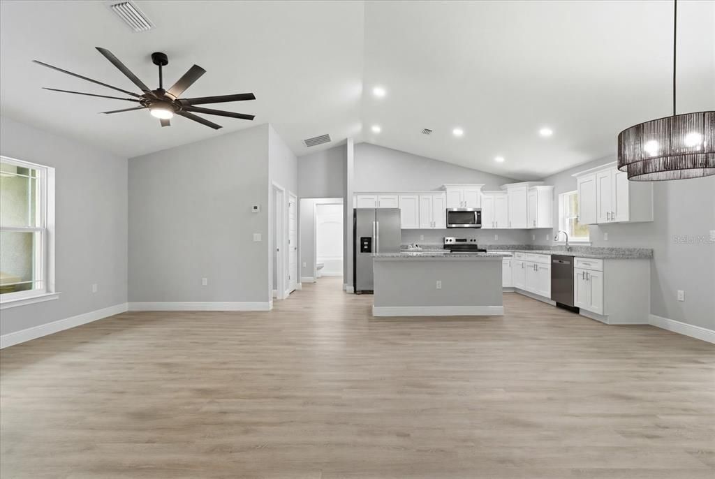 For Sale: $299,900 (3 beds, 2 baths, 1585 Square Feet)