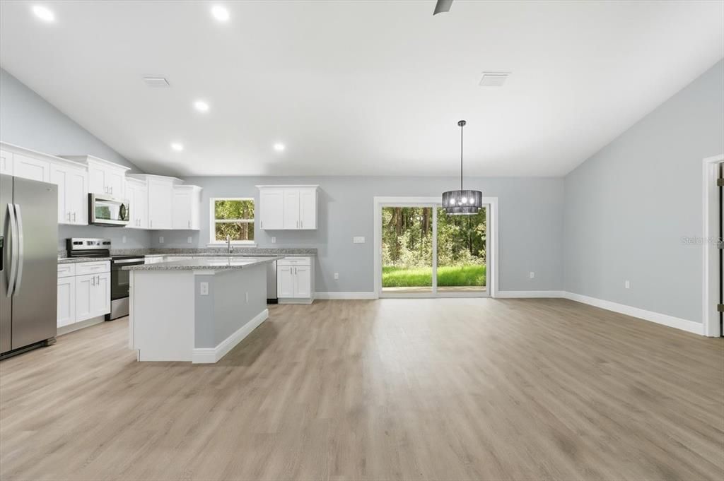 For Sale: $299,900 (3 beds, 2 baths, 1585 Square Feet)