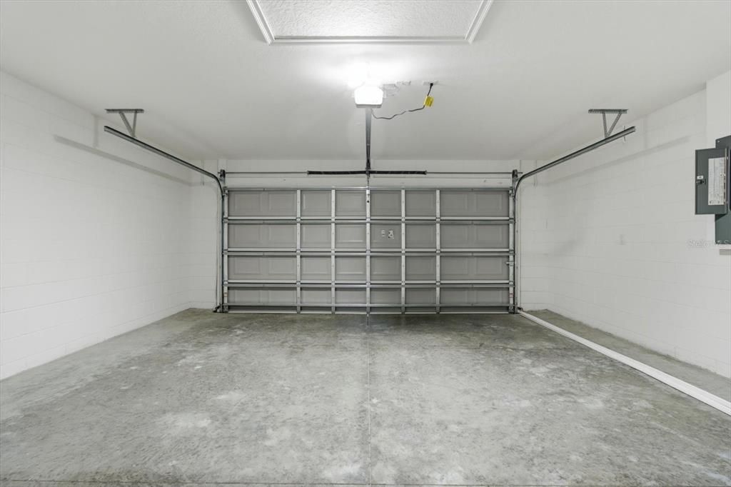 For Sale: $299,900 (3 beds, 2 baths, 1585 Square Feet)