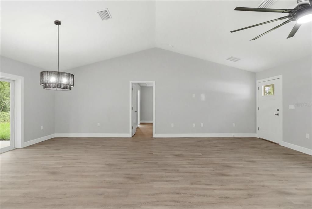 For Sale: $299,900 (3 beds, 2 baths, 1585 Square Feet)
