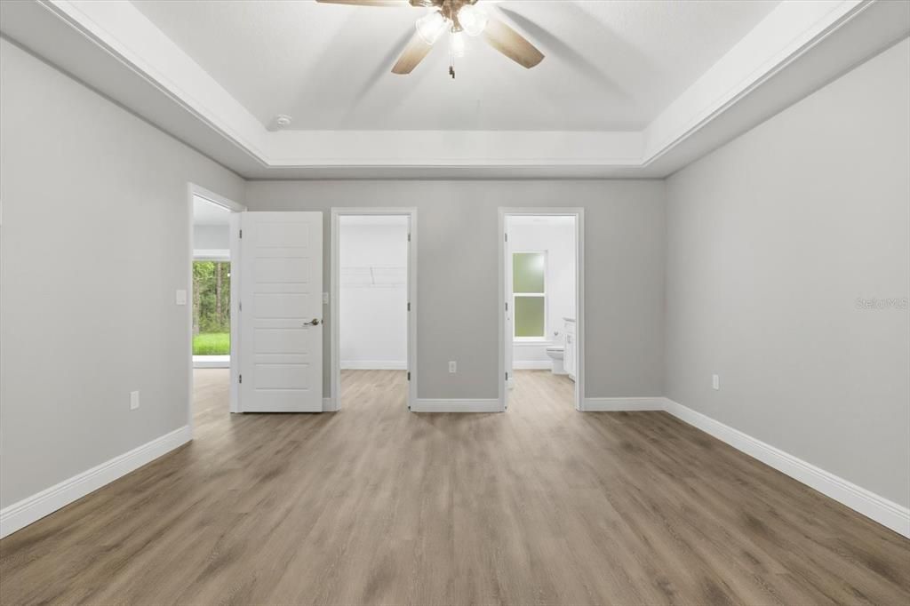 For Sale: $299,900 (3 beds, 2 baths, 1585 Square Feet)