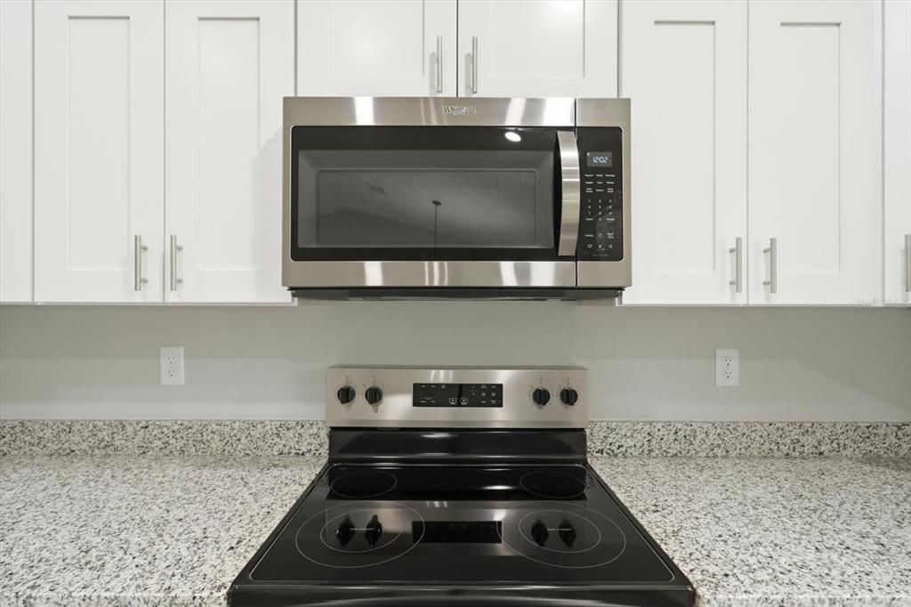 For Sale: $299,900 (3 beds, 2 baths, 1585 Square Feet)