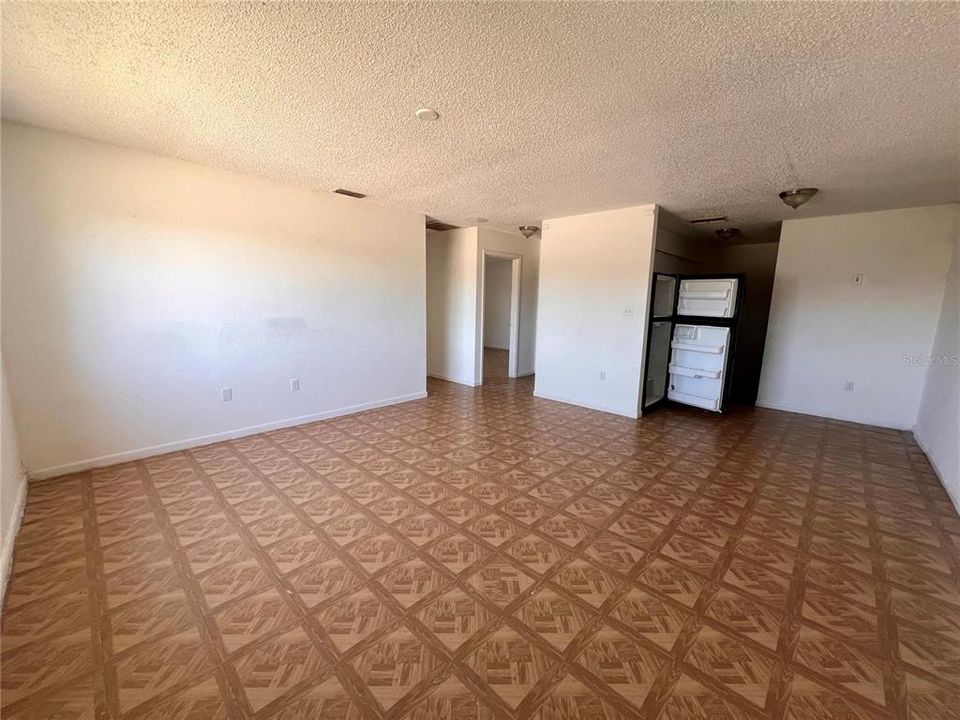 For Rent: $1,100 (2 beds, 1 baths, 900 Square Feet)