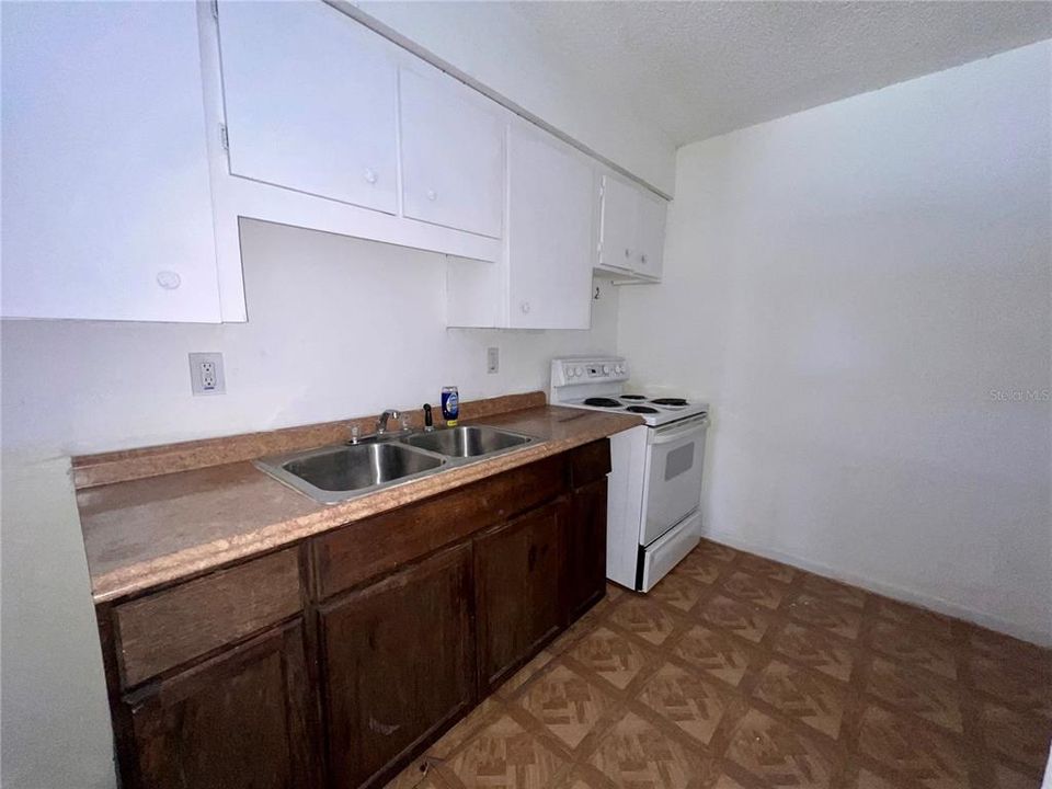 For Rent: $1,100 (2 beds, 1 baths, 900 Square Feet)