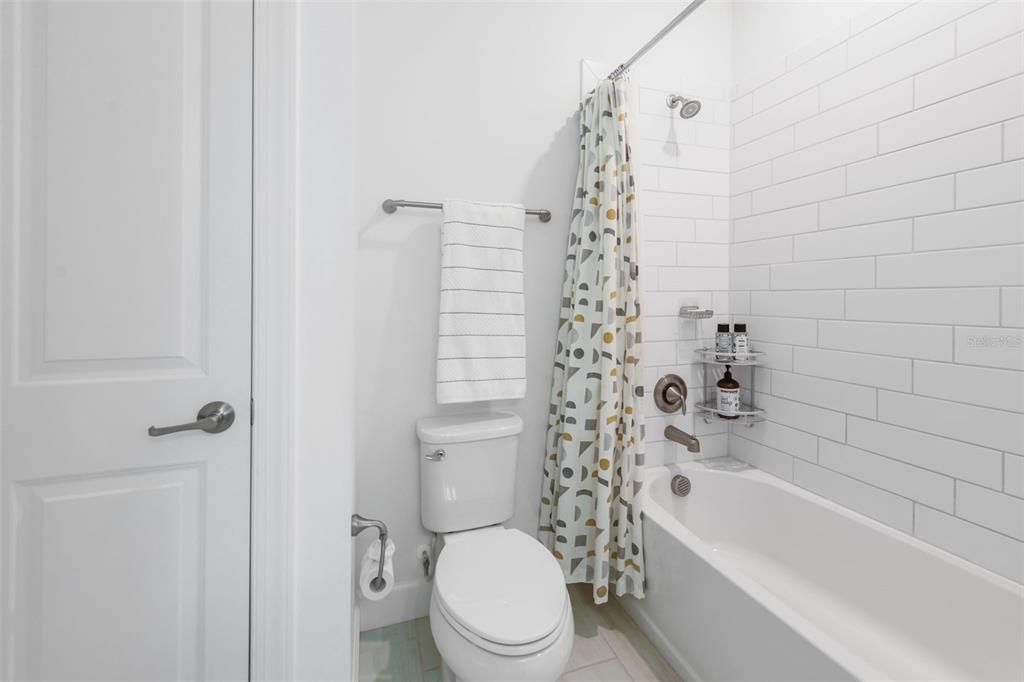 En Venta: $970,000 (4 camas, 3 baños, 3513 Pies cuadrados)