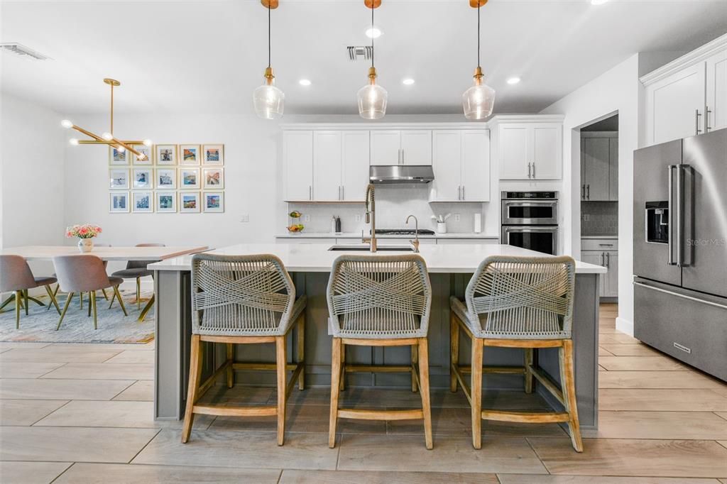 En Venta: $970,000 (4 camas, 3 baños, 3513 Pies cuadrados)