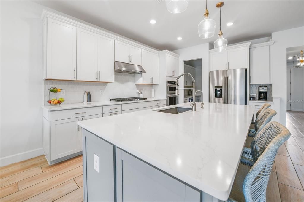 En Venta: $970,000 (4 camas, 3 baños, 3513 Pies cuadrados)