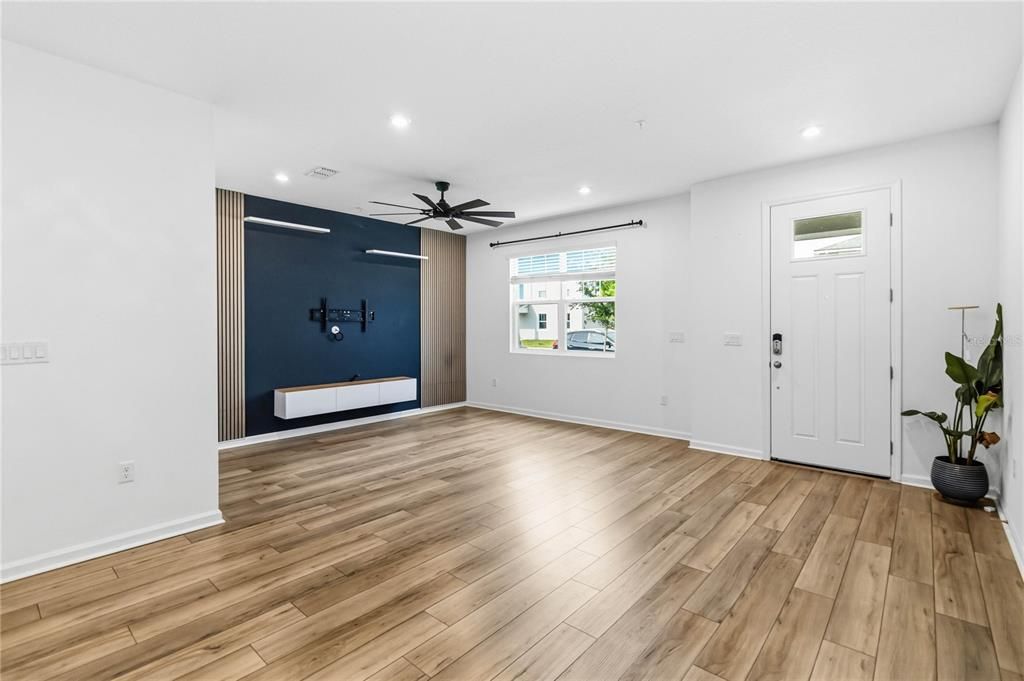 For Rent: $2,600 (3 beds, 2 baths, 1678 Square Feet)