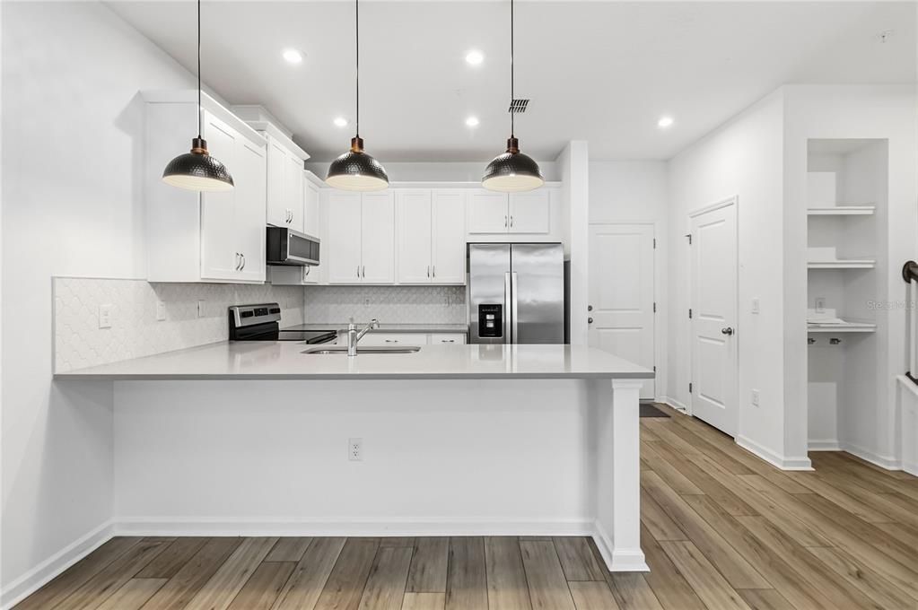 For Rent: $2,600 (3 beds, 2 baths, 1678 Square Feet)