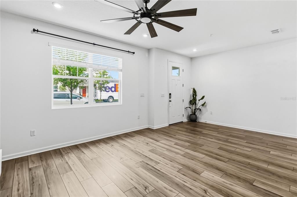 For Rent: $2,600 (3 beds, 2 baths, 1678 Square Feet)