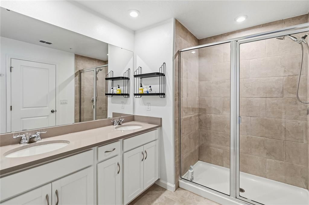 For Rent: $2,600 (3 beds, 2 baths, 1678 Square Feet)