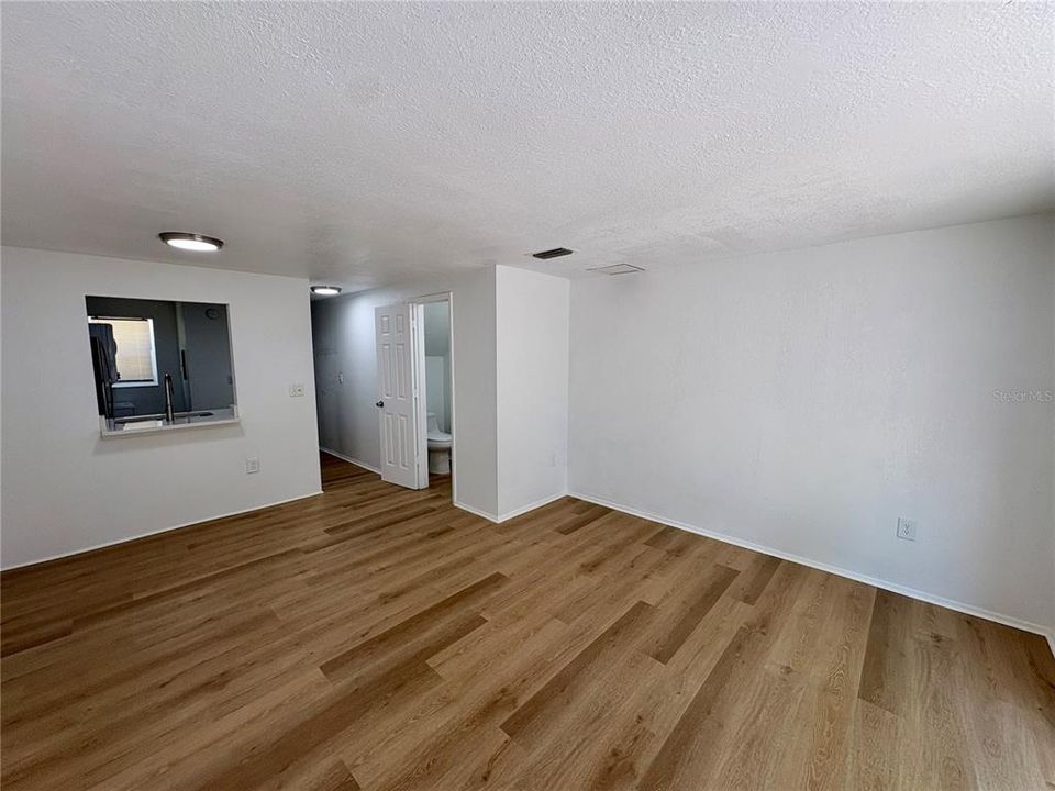 For Rent: $1,400 (2 beds, 1 baths, 1209 Square Feet)