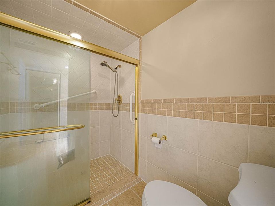 На продажу: $145,000 (2 спален, 2 ванн, 1120 Квадратных фут)