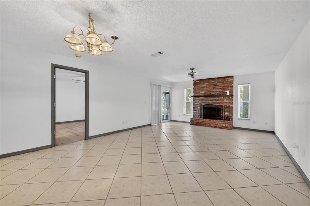For Sale: $275,000 (3 beds, 2 baths, 1280 Square Feet)