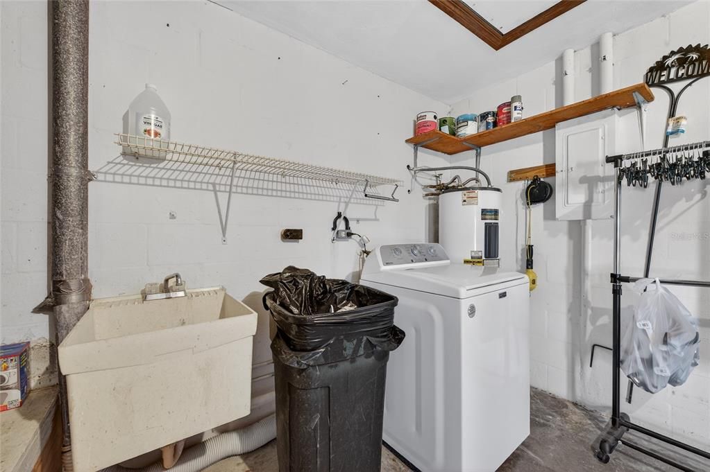 For Sale: $275,000 (3 beds, 2 baths, 1280 Square Feet)
