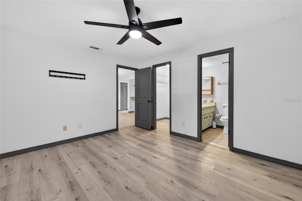 For Sale: $275,000 (3 beds, 2 baths, 1280 Square Feet)