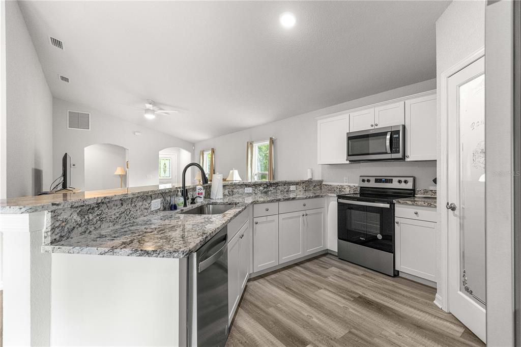 For Sale: $310,000 (3 beds, 2 baths, 1613 Square Feet)
