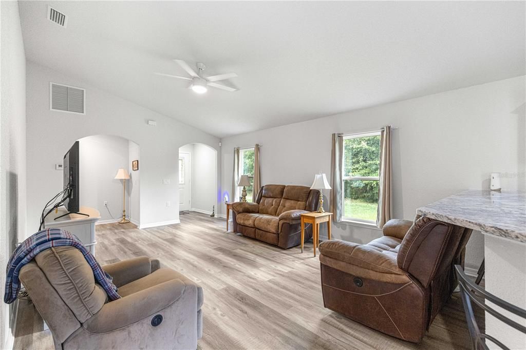 For Sale: $310,000 (3 beds, 2 baths, 1613 Square Feet)