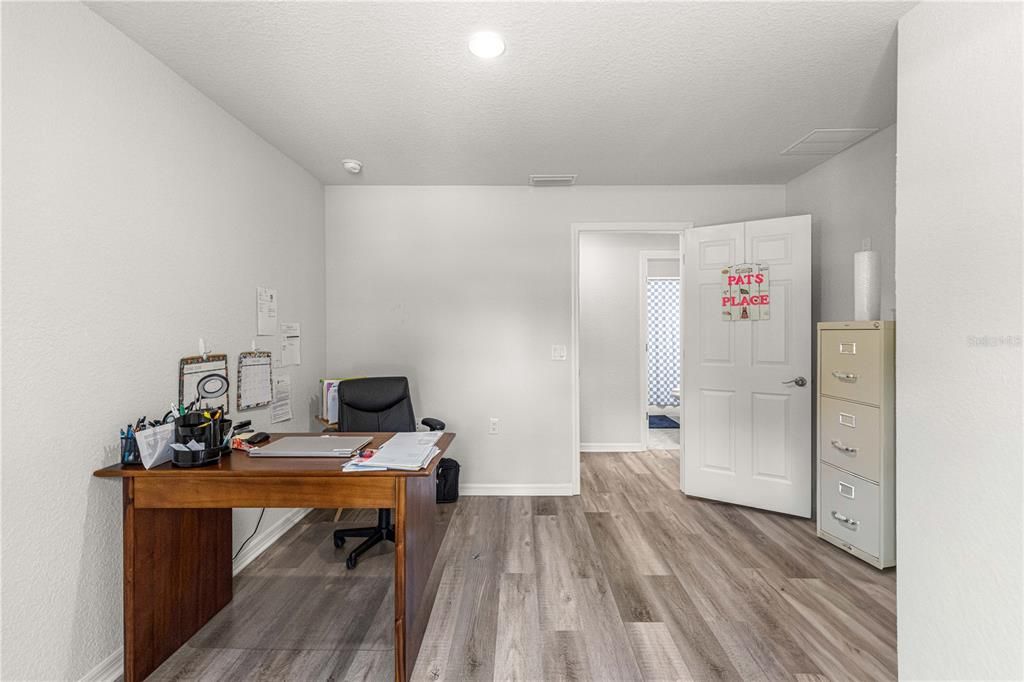 For Sale: $310,000 (3 beds, 2 baths, 1613 Square Feet)