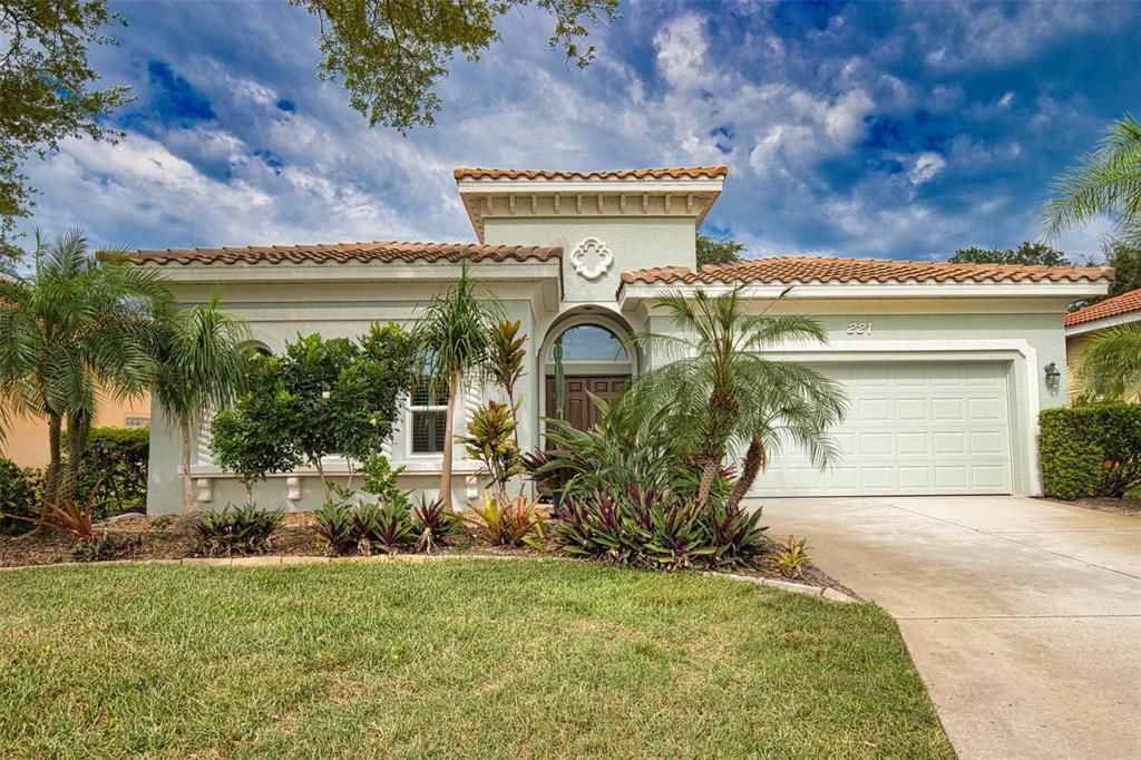 For Sale: $819,999 (3 beds, 3 baths, 2009 Square Feet)
