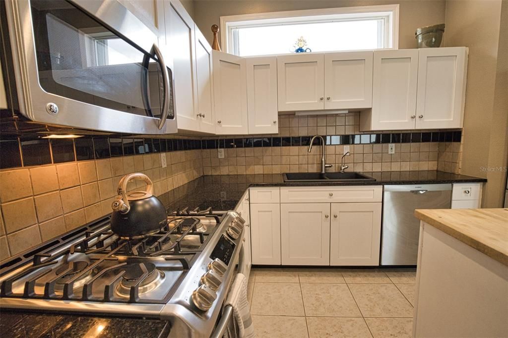 For Sale: $819,999 (3 beds, 3 baths, 2009 Square Feet)