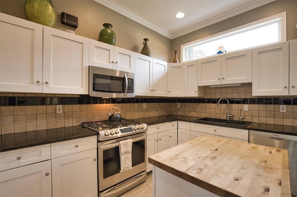 For Sale: $819,999 (3 beds, 3 baths, 2009 Square Feet)