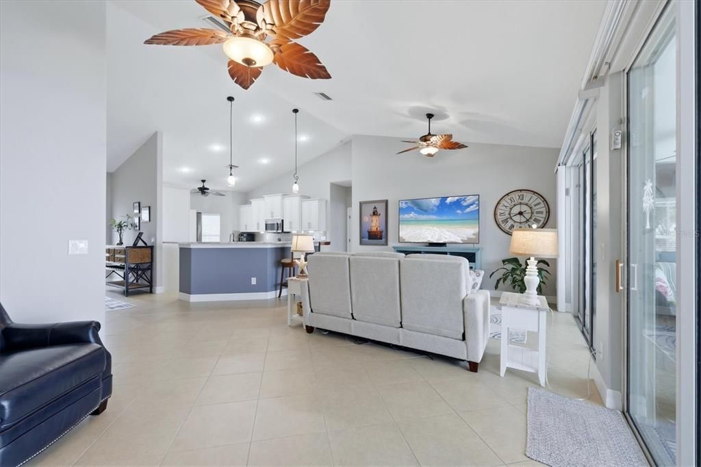 На продажу: $619,000 (3 спален, 2 ванн, 1926 Квадратных фут)