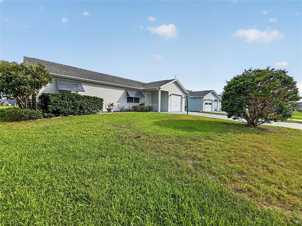 For Rent: $2,200 (2 beds, 2 baths, 1040 Square Feet)