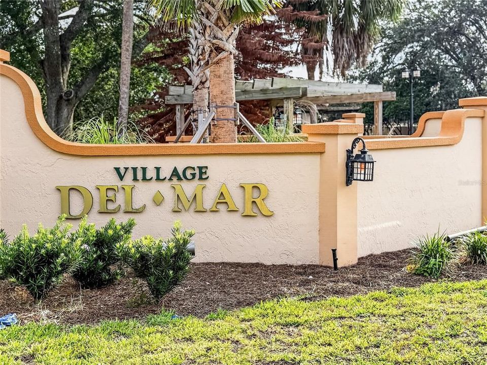 For Rent: $2,200 (2 beds, 2 baths, 1040 Square Feet)