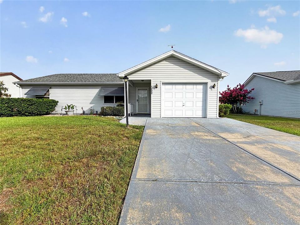 For Rent: $2,200 (2 beds, 2 baths, 1040 Square Feet)
