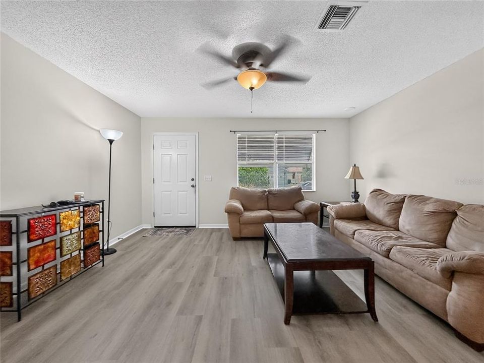 For Rent: $2,200 (2 beds, 2 baths, 1040 Square Feet)